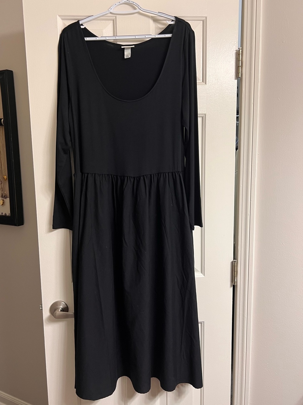 NWOT Ava & Viv Classic Scoop Neck Black Long-Sleeve Dress